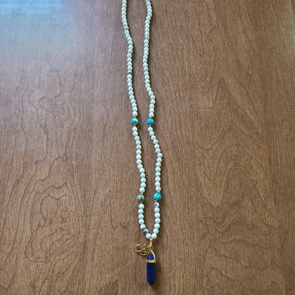 Mala with Lapis Lazuli Crystal point, Howlite and Turquoise beads. NIP - Picture 2 of 2
